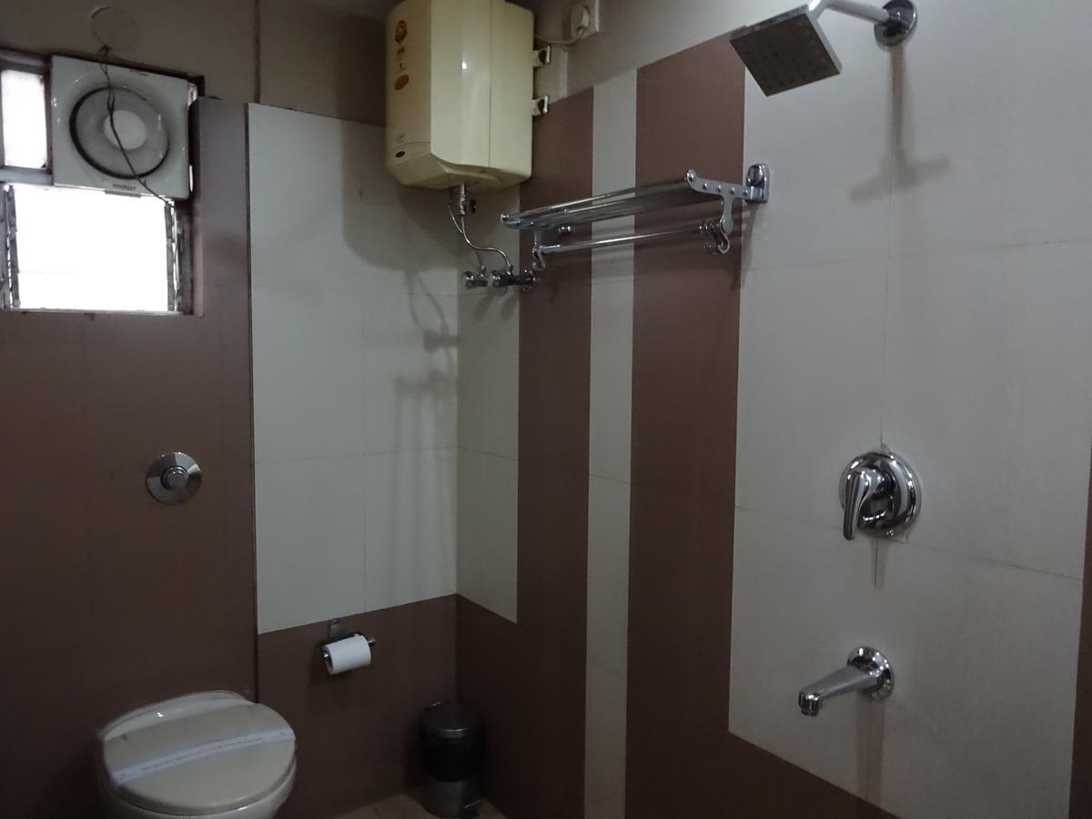 The Elegance Hotel Kolkata