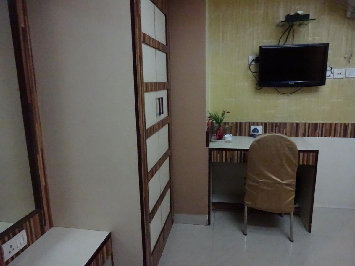 Hotel The Elegance
