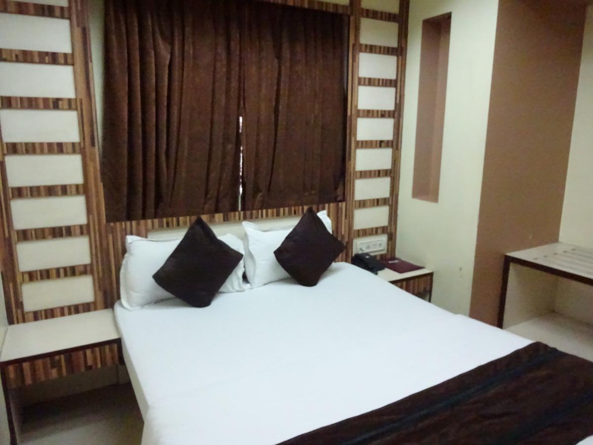 The Elegance Hotel